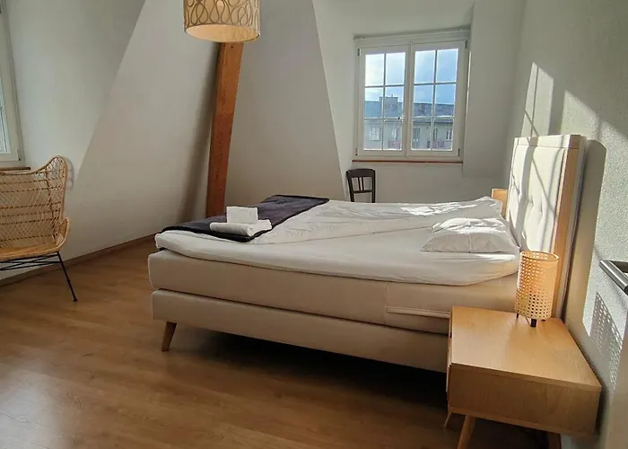 2 Min Vom Bahnhof, Stadt Nah, Modern, Bequem, דירה תון