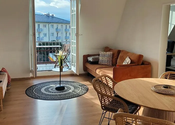 2 Min Vom Bahnhof, Stadt Nah, Modern, Bequem, דירה *